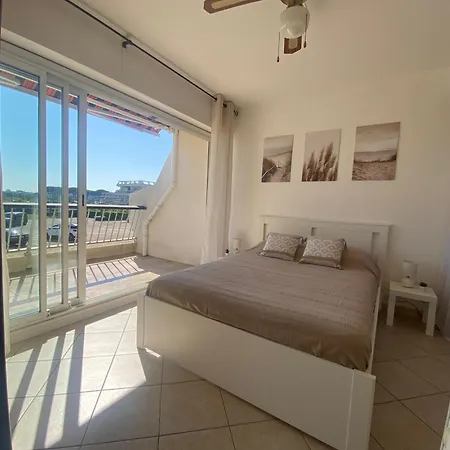Port Camargue – Bel Climatisé Avec Vue Mer, Terrasse Parking – 4 Personnes Le Grau-du-Roi